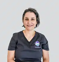 וטרינרית במרכז הרפואי הווטרינרי ד״ר אורי פרייז