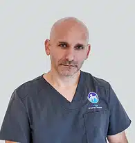ד״ר אורי פרייז וטרינר במרכז הרפואי הווטרינרי