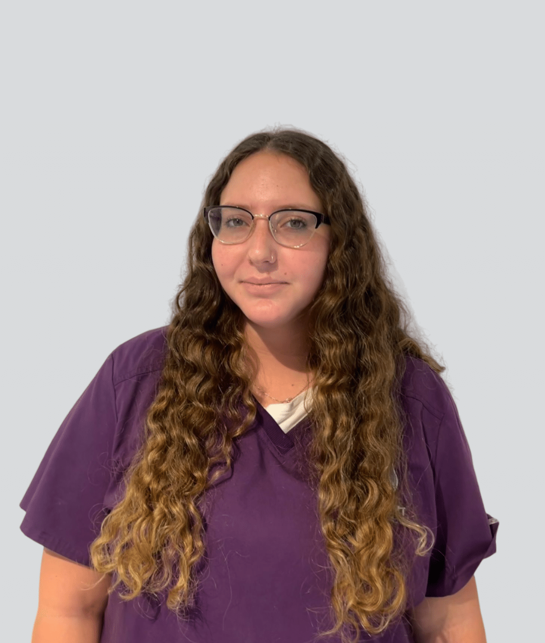 שיר, אשת צוות במרכז הרפואי הווטרינרי ד״ר אורי פרייז
